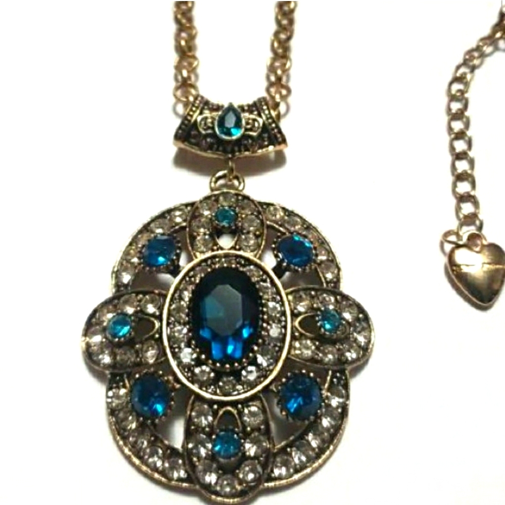 ✨NEW✨ Betsey Johnson 28” Necklace